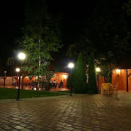 Hotel TenisHouse Marki  Buitenkant foto