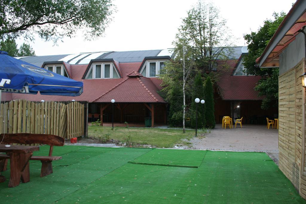 Hotel TenisHouse Marki  Buitenkant foto