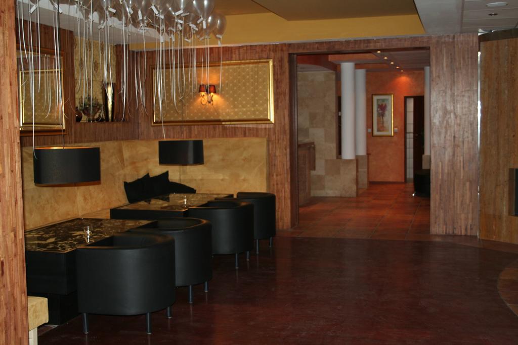 Hotel TenisHouse Marki  Buitenkant foto
