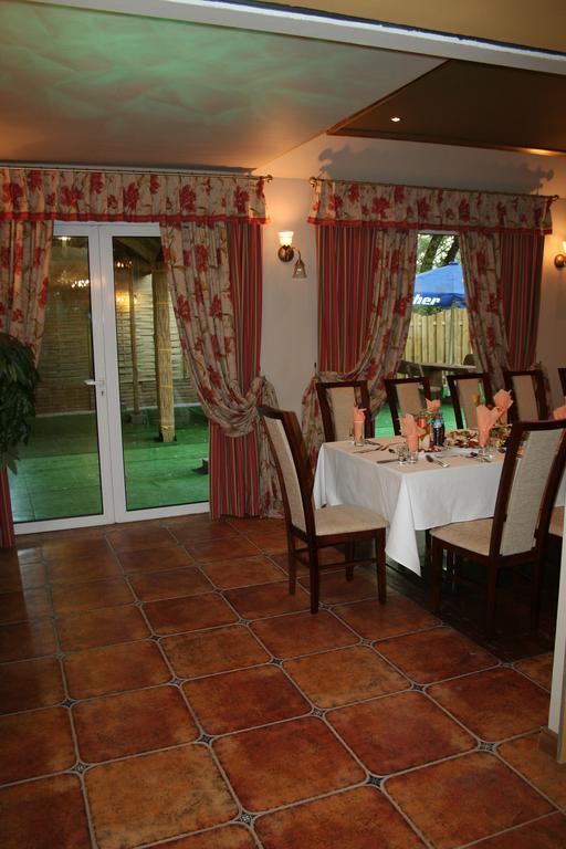 Hotel TenisHouse Marki  Buitenkant foto