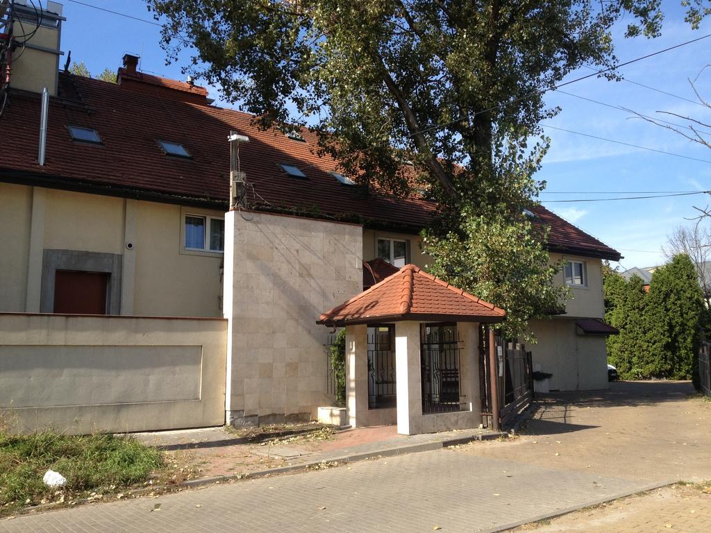 Hotel TenisHouse Marki  Buitenkant foto