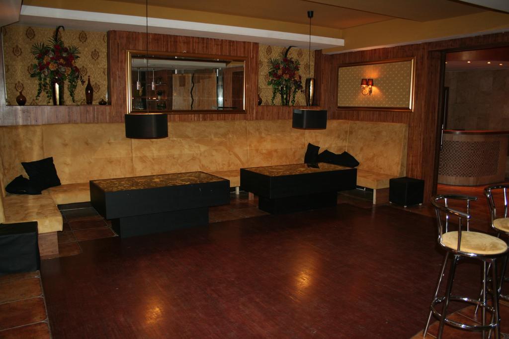 Hotel TenisHouse Marki  Buitenkant foto