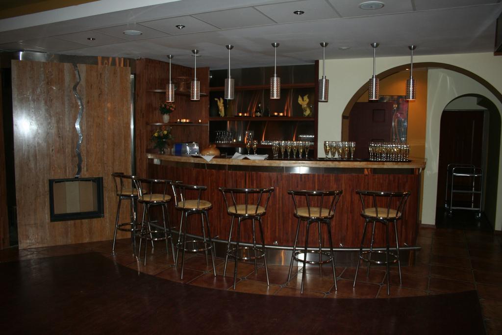 Hotel TenisHouse Marki  Buitenkant foto