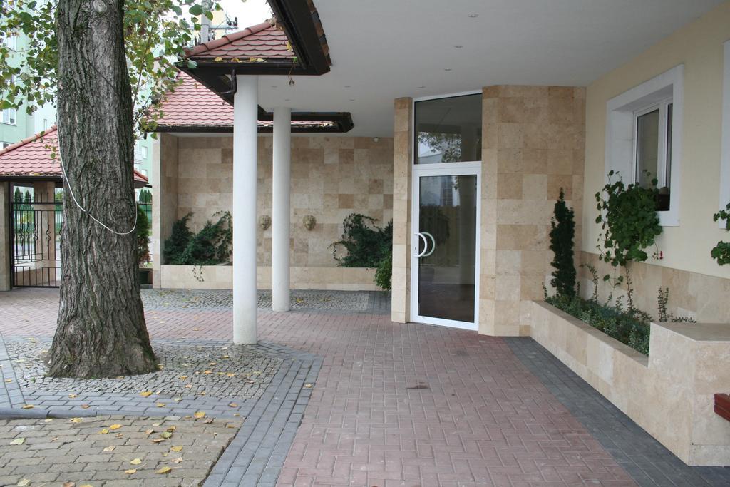 Hotel TenisHouse Marki  Buitenkant foto
