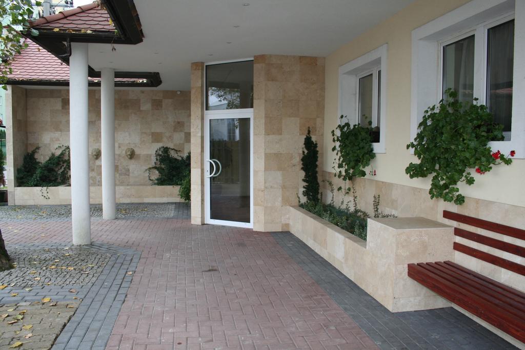 Hotel TenisHouse Marki  Buitenkant foto