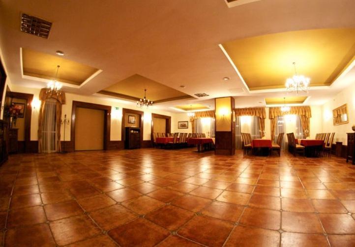Hotel TenisHouse Marki  Buitenkant foto