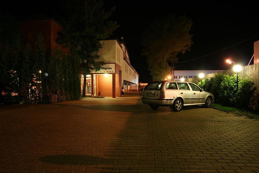 Hotel TenisHouse Marki  Buitenkant foto