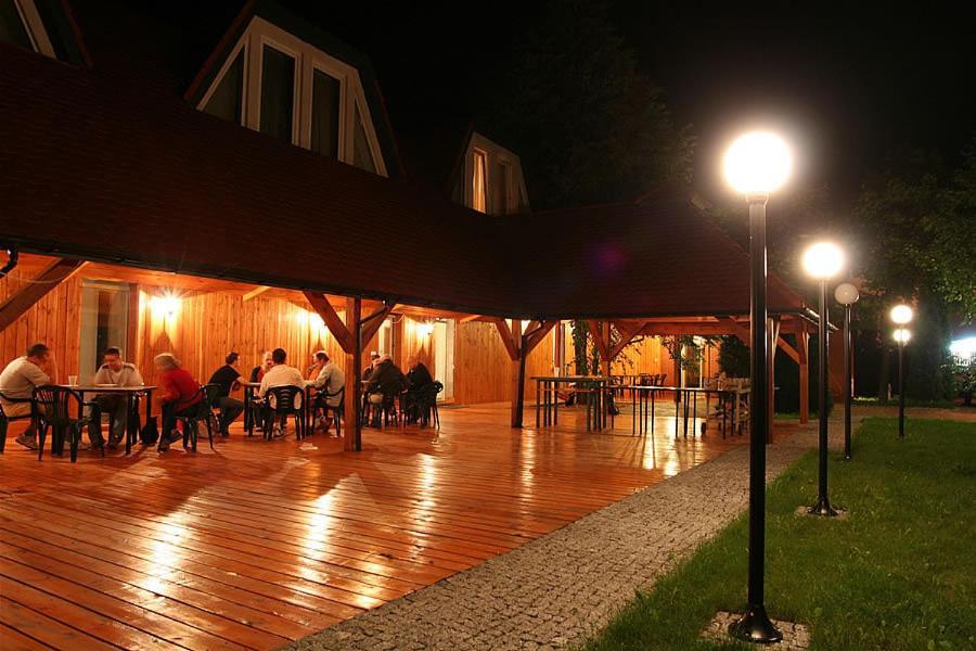 Hotel TenisHouse Marki  Buitenkant foto