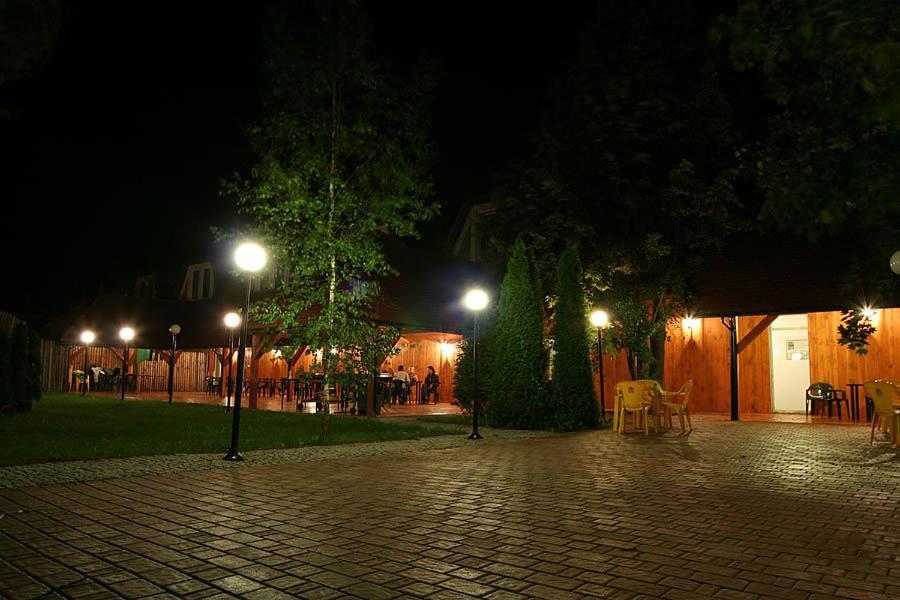 Hotel TenisHouse Marki  Buitenkant foto