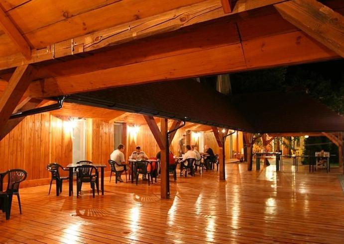 Hotel TenisHouse Marki  Buitenkant foto