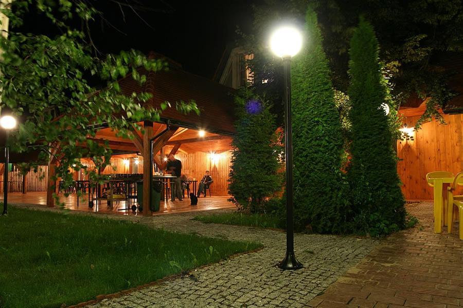 Hotel TenisHouse Marki  Buitenkant foto